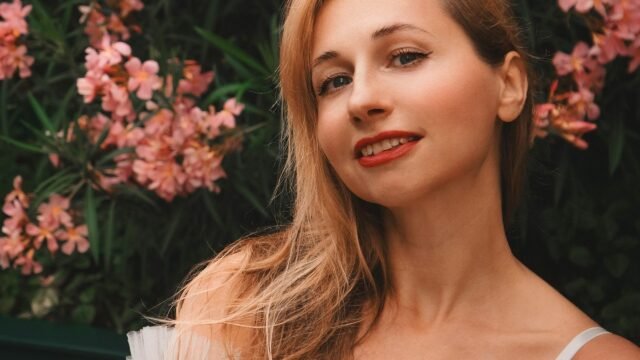 sunriseforever-woman-10093781_1920